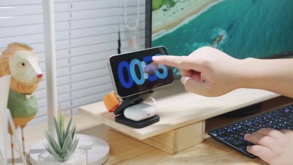 4dba56c53be39113fd27c0b00e16e5cf5b71486d.goods_.000001-scaled-1.jpg 3-in-1 Magnetic Foldable Wireless Travel Charger Pro -- MotPoet